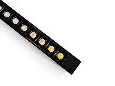 Luminaire linéaire LED monté en surface à persiennes Rond dans un Carré 50 ° SLIM