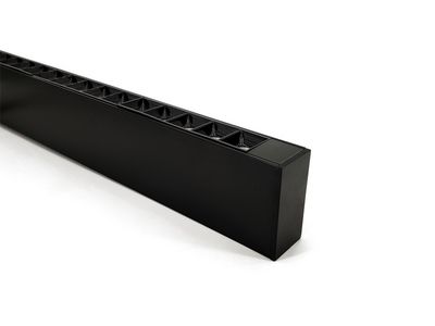 Luminaire linéaire LED monté en surface à persiennes Rond dans un Carré 50 ° SLIM